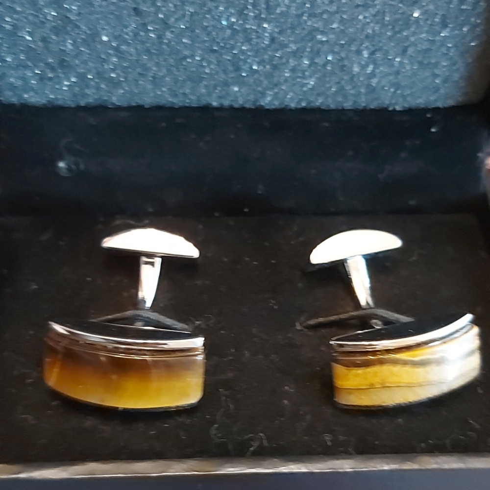 Hugo Boss cuff link - Picture 3 of 4